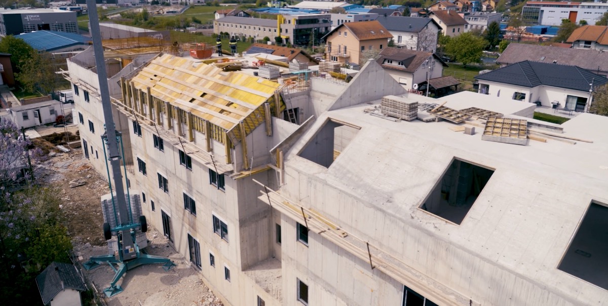 Stambena zgrada u izgradnji — Lučko