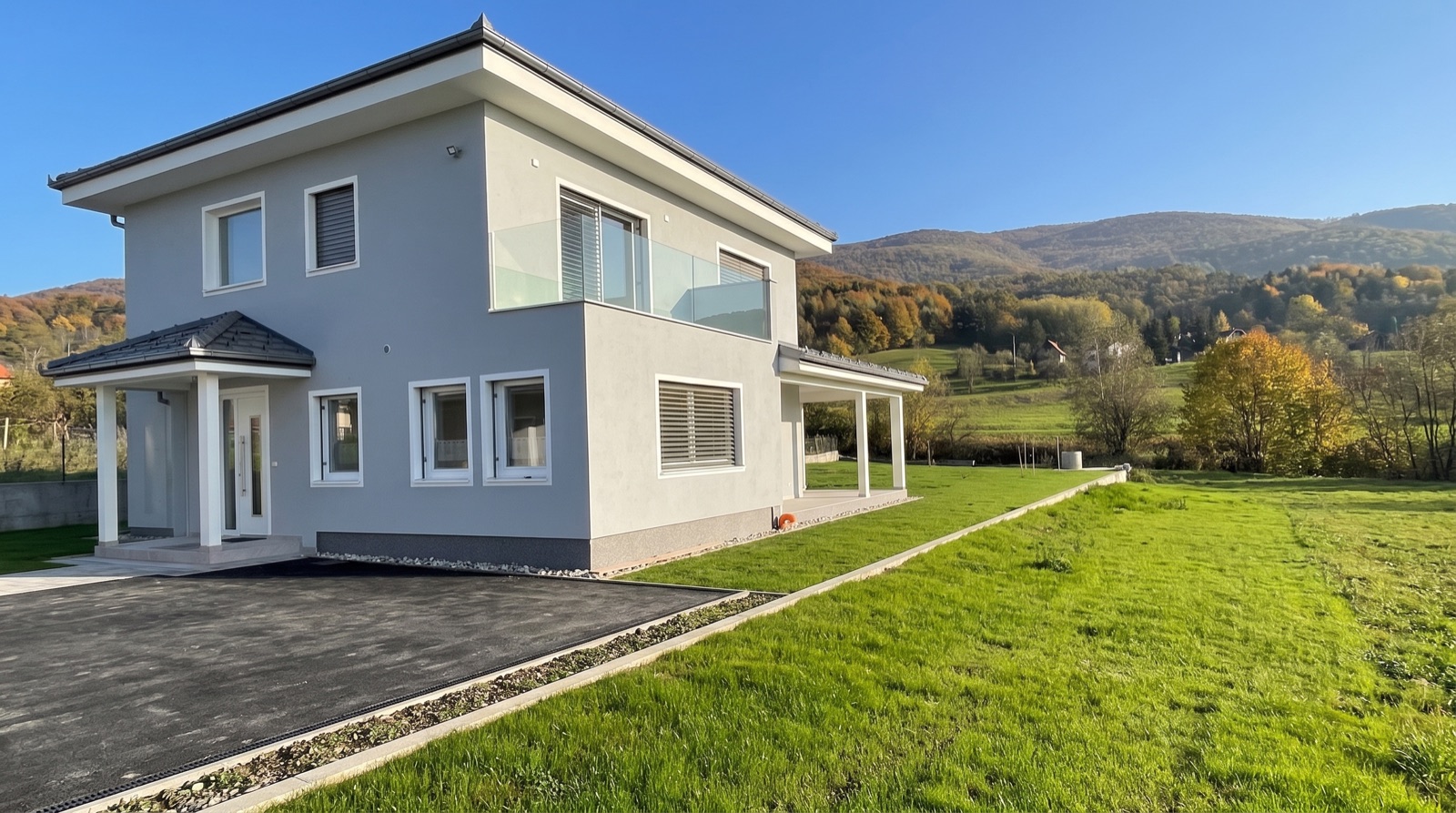 Moderna vikendica, kuća za odmor u zelenilu